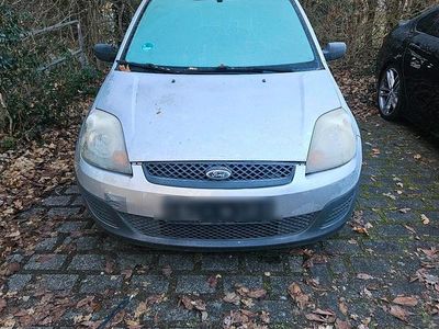 Silber Gebraucht 2006 Ford Fiesta Limousine | 1.550 € (Fairer Preis)