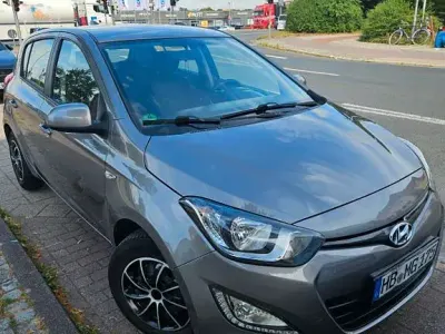 Gebraucht Hyundai ix20 Style 90 PS (66 kW) 2014 Silber Kleinwagen