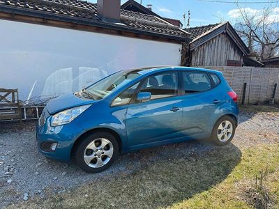 Gebraucht Kia Venga Spirit 125 PS (91 kW) 2010 Blau Kleinwagen