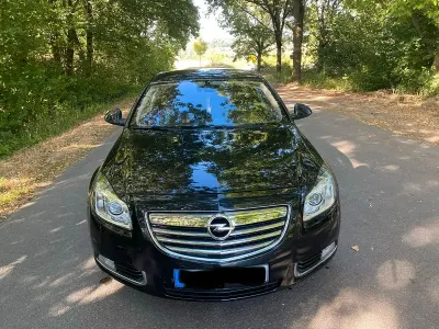 Gebraucht Opel Insignia 140 PS (102 kW) 2013 Schwarz Kleinwagen