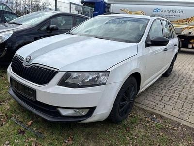 Gebraucht Skoda Octavia Elegance 105 PS (77 kW) 2015 Weiß Kleinwagen