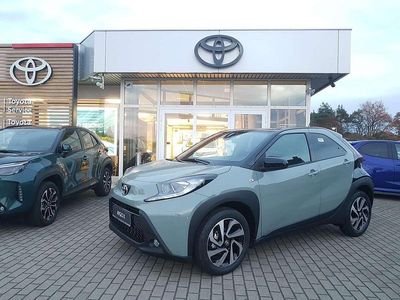 Neu Toyota Aygo X 72 PS (52 kW) 2025 Urban khaki metallic SUV