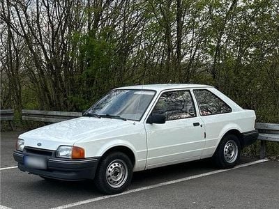 Gebraucht Ford Escort 54 PS (39 kW) 1987 Weiß Kleinwagen