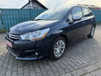 Używany Citroën C4 SELECTION 114 KM (83 kW) 2014 Niebieski Sedan/Limuzyna