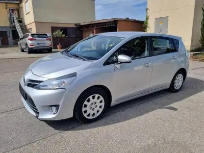 Gebraucht Toyota Verso Life 147 PS (108 kW) 2014 Silber Van / Kleinbus