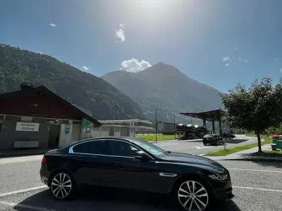 Gebraucht Jaguar XE 180 PS (132 kW) 2015 Schwarz Limousine