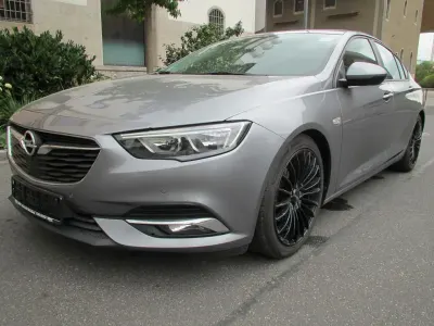 Gebraucht Opel Insignia Edition 165 PS (121 kW) 2017 Grau Limousine