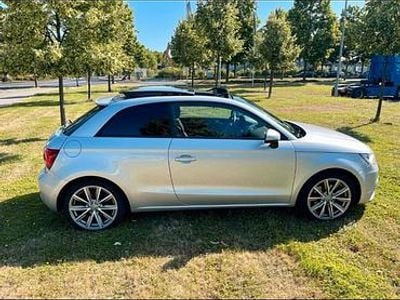Second-hand Audi A1 S-Line 105 CP (77 kW) 2010 Argintiu Hatchback