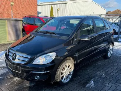 Gebraucht Mercedes B180 116 PS (85 kW) 2011 Schwarz Van / Kleinbus