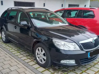 Gebraucht Skoda Octavia Ambiente 105 PS (77 kW) 2010 Schwarz Kombi