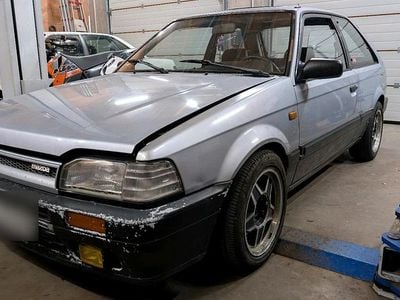 Gebraucht Mazda 323 180 PS (132 kW) 1988 Silber Kleinwagen