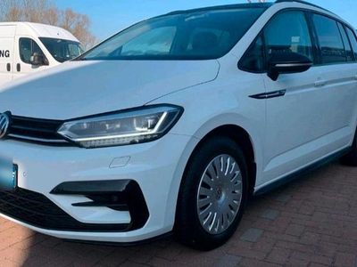 Weiß Gebraucht 2019 VW Touran R Van / Kleinbus | 18.500 € (Guter Preis)