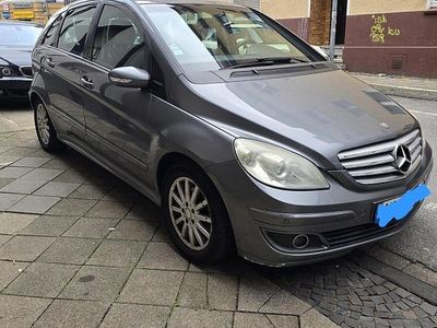 Mercedes B200