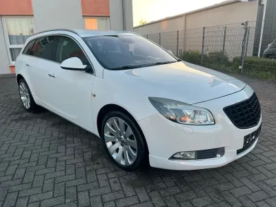 Używany Opel Insignia Cosmo 260 KM (191 kW) 2009 Biały Kombi