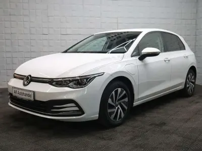 Gebraucht VW Golf VIII Style 150 PS (110 kW) 2022 Pure white Limousine