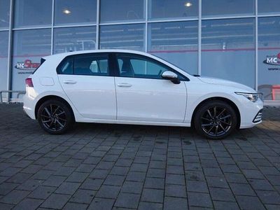Gebraucht VW Golf VIII Basis 110 PS (80 kW) 2020 Weiß metallic Limousine