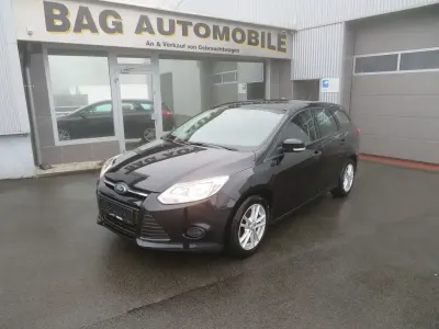 Gebraucht Ford Focus Ambiente 101 PS (74 kW) 2014 Schwarz Limousine