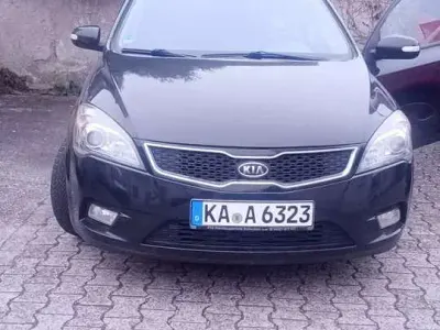 Gebraucht Kia Ceed Vision 128 PS (94 kW) 2010 Schwarz Kleinwagen