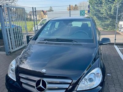 Usata Mercedes B180 109 CV (80 kW) 2010 Nero Monovolume