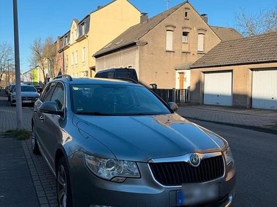 Gebraucht Skoda Superb 122 PS (89 kW) 2011 Grau Kombi