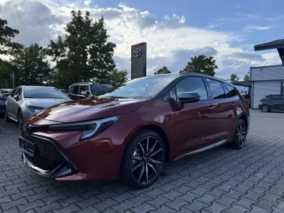 Neu Toyota Corolla Hybrid Sport 179 PS (131 kW) 2026 Metal oxide / black mica Kombi