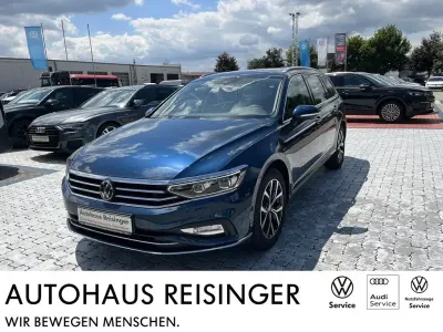 Gebraucht VW Passat Elegance 190 PS (139 kW) 2023 Aquamarinblau Kombi