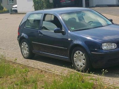 Blau Gebraucht 2002 VW Golf IV Kleinwagen | 1.050 € (Guter Preis)