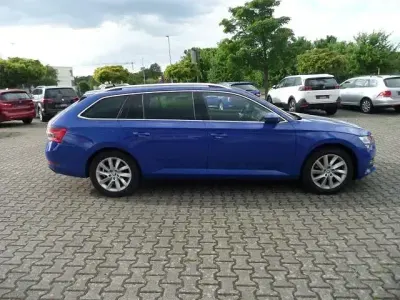 Gebraucht Skoda Superb Style 156 PS (114 kW) 2020 Energyblau Kombi