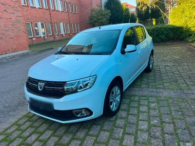 Gebraucht Dacia Sandero 75 PS (55 kW) 2018 Weiß Limousine