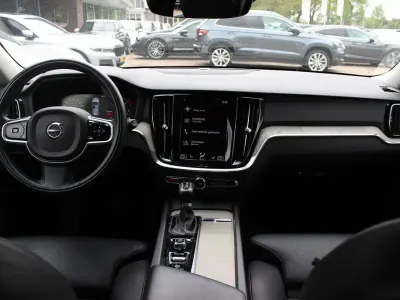 Gebraucht Volvo V60 Inscription 190 PS (139 kW) 2019 Schwarz Kombi