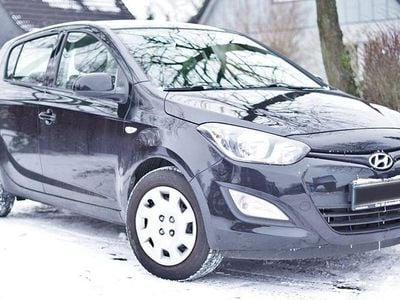 Gebraucht Hyundai i20 86 PS (63 kW) 2015 Schwarz Kleinwagen