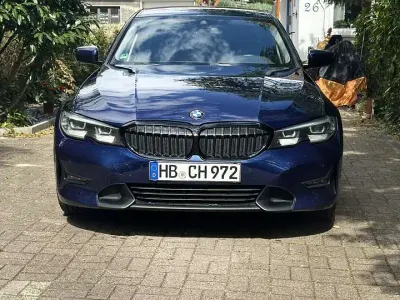 Gebraucht BMW 330 Sport Line 265 PS (194 kW) 2019 Blau Limousine