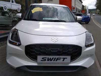 Neu Suzuki Swift Comfort+ 83 PS (61 kW) 2026 Pure white pearl metallic Kleinwagen