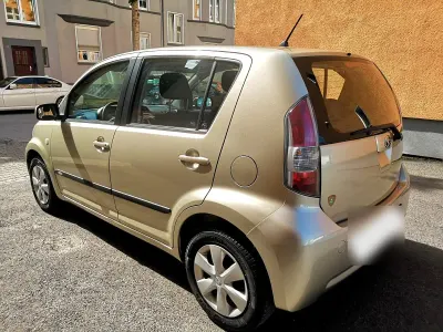 Gebraucht Daihatsu Sirion 91 PS (66 kW) 2009 Gold Kleinwagen