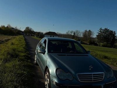 Gebraucht Mercedes C220 203 PS (149 kW) 2001 Blau Limousine