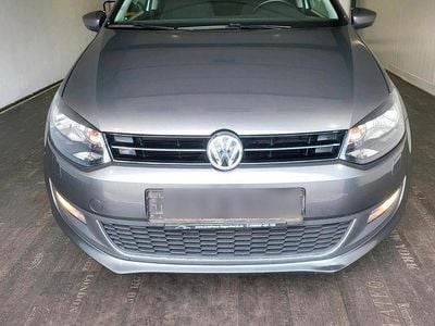 Usado VW Polo 90 HP (66 kW) 2014 Cinzento Citadino