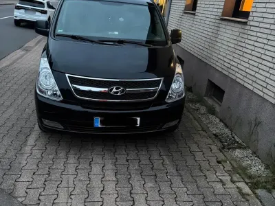 Gebraucht Hyundai H-1 Comfort 170 PS (125 kW) 2012 Schwarz Van / Kleinbus