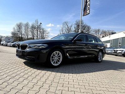 Gebraucht BMW 520 Sport Line 190 PS (139 kW) 2022 Black sapphire metallic Kombi