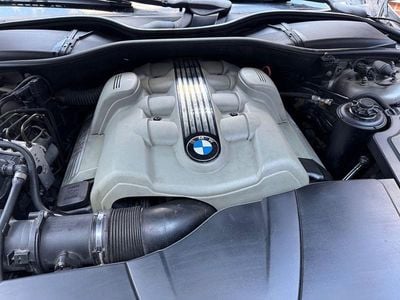 Gebraucht BMW 745 333 PS (244 kW) 2004 Silber Limousine