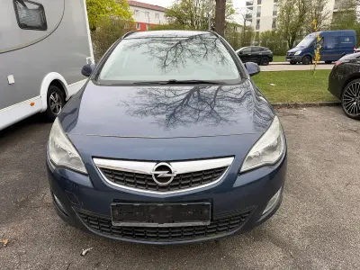 Używany Opel Astra 125 KM (91 kW) 2011 Niebieski Kombi