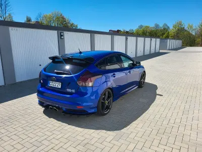 Gebraucht Ford Focus ST 250 PS (183 kW) 2012 Blau Limousine