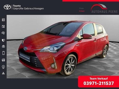 Rot Gebraucht 2019 Toyota Yaris Hybrid Club Limousine | 13.490 € (Fairer Preis)