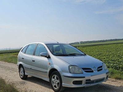 Nissan Almera Tino