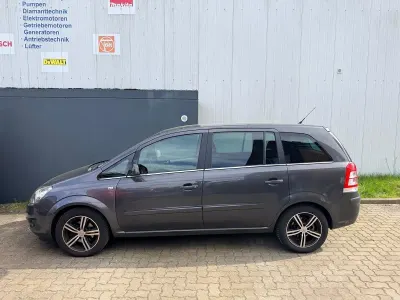 Gebraucht Opel Zafira Design Edition 116 PS (85 kW) 2011 Grau Van / Kleinbus