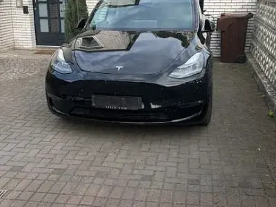 Begagnad Tesla Model Y Performance 320 kW (436 HK) 2023 Svart SUV