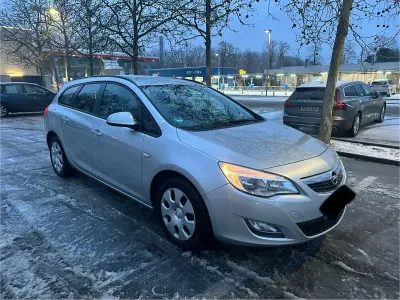 Gebraucht Opel Astra Sport 100 PS (73 kW) 2011 Silber Kombi