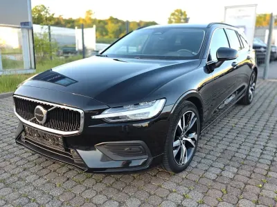 Gebraucht Volvo V60 Core 197 PS (144 kW) 2023 Schwarz Kombi