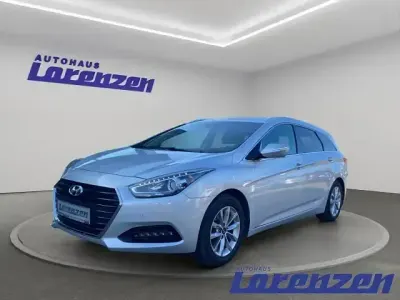Gebraucht Hyundai i40 Trend 135 PS (99 kW) 2018 Platinum silver / met Kombi