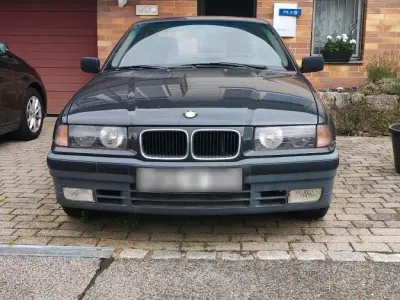 Gebraucht BMW 318 115 PS (84 kW) 1992 Limousine