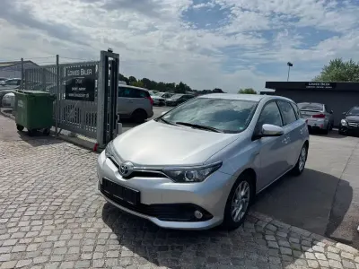 Gebraucht Toyota Auris Hybrid Comfort 99 PS (72 kW) 2017 Silber Limousine